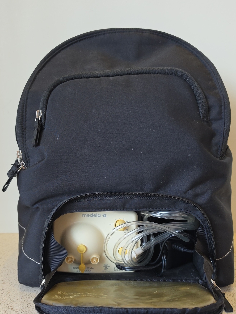 Medela Pump In Style Advanced -Wearable Pump Set Backpack - Picture 2 of 4